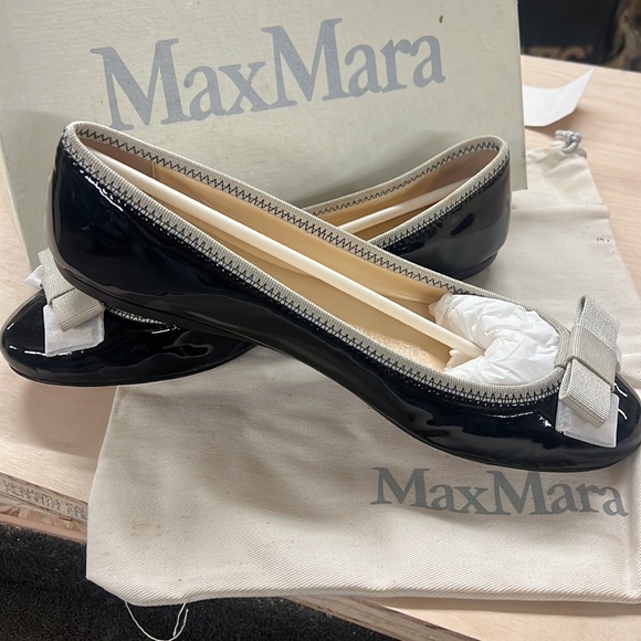 MaxMara Flats
MULTIPLE SIZES AVAILABLE - Picture 2 of 8